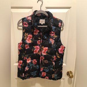 LOFT Size M navy floral puffy vest.